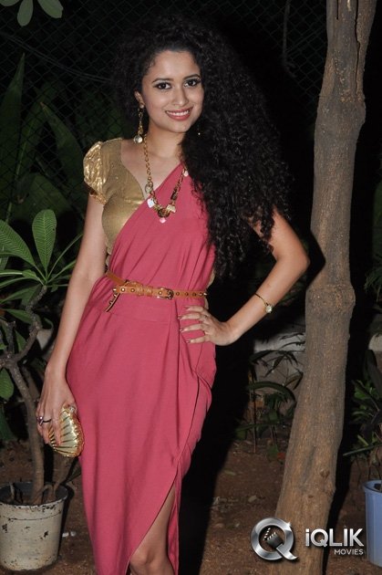 Soumya-at-Pora-Pove-Movie-Audio-Launch